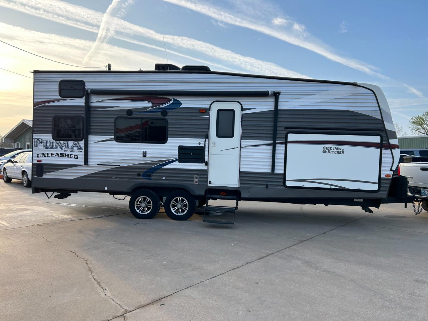 2016 White /TAN Forest River PUMA 25-TFS (4X4TPTA26GP) , located at 17760 Hwy 62, Morris, OK, 74445, 35.609104, -95.877060 - Photo#1